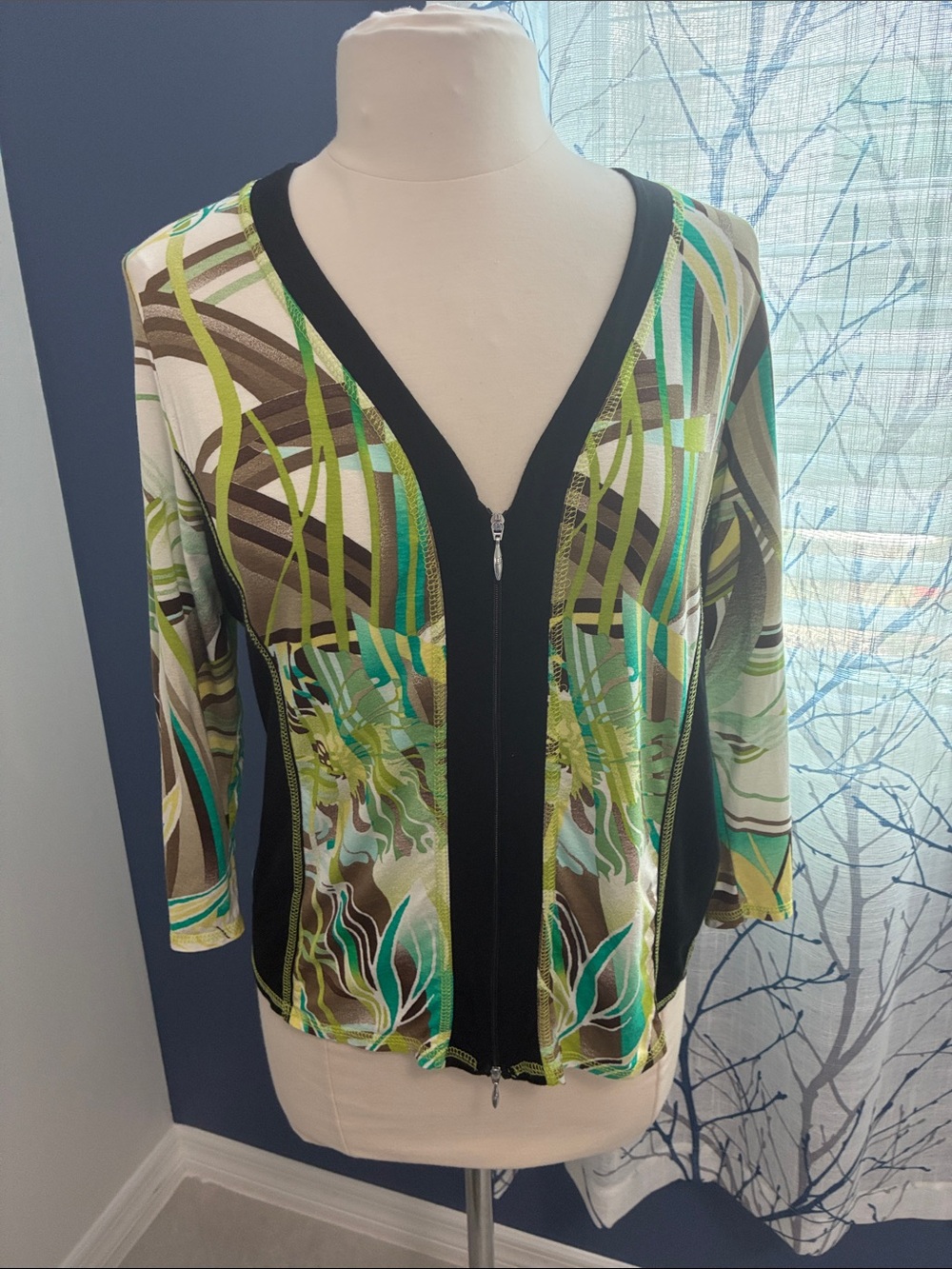 Carla d”Angeli Paris Abstract Print Zip-Front Cardigan in Green & Black